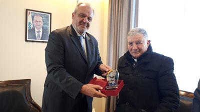 بوشكيان هنّأ المطران نجيم على فتح مصنع في أمّ النور 