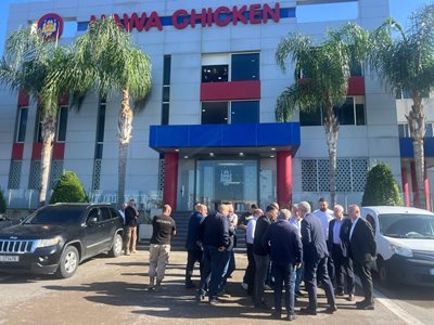 عزّى أهالي ضحايا هوا تشيكن ودعا الى تشديد رقابتَي الوزارة والمصانع واقامة مركز دائم للدفاع المدني في بلدة انفه. -  عيسى الخوري لأهالي كفرحزير: 