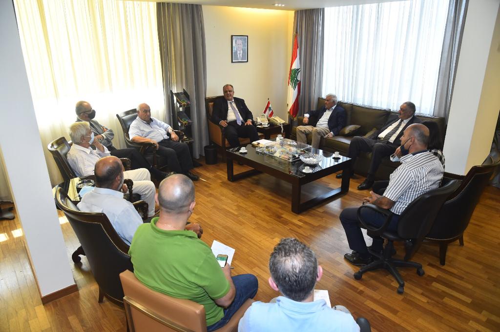 لقاء وزير الصناعة جورج بوشكيان سفير الهند في لبنان