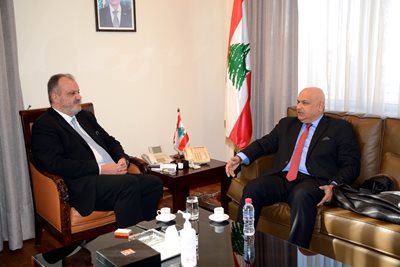 بوشكيان بحث في التعاون بين وزارة الصناعة والبنك الدولي